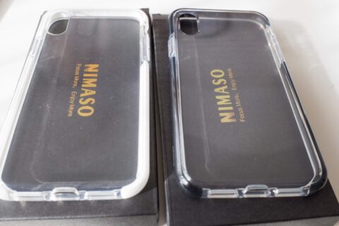 NIMASOのiPhone XR用ケースの白と黒