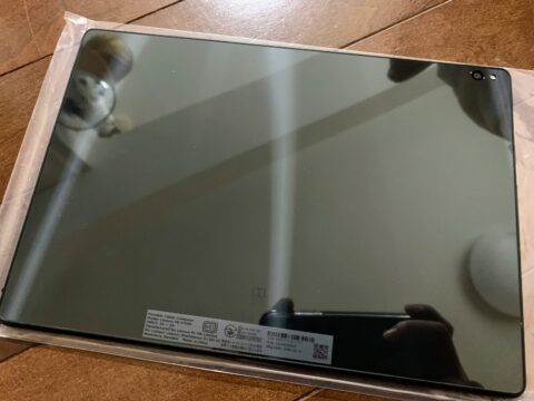 Lenovo Smart Tab P10 with Amazon Alexaのタブレット部分の裏側